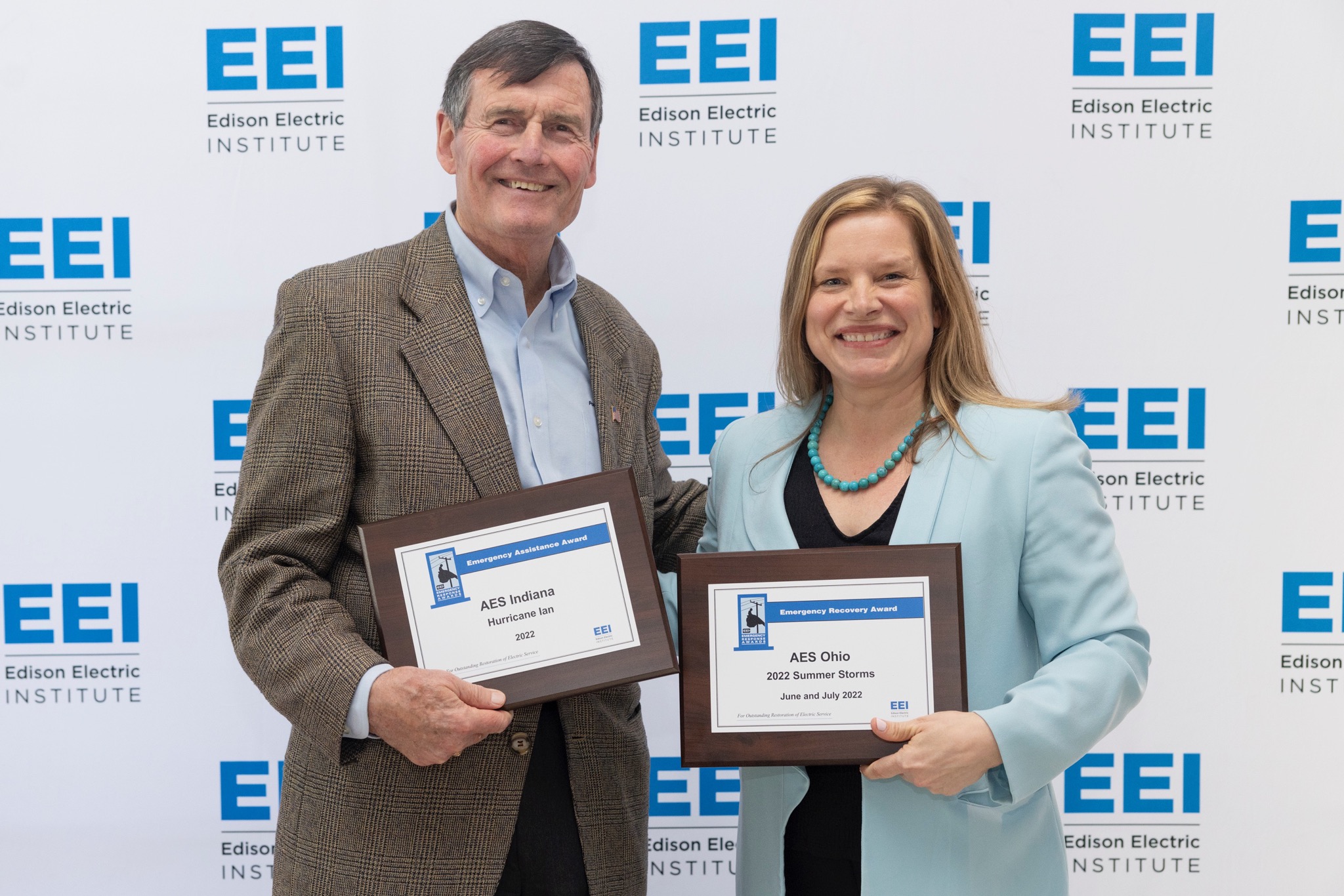 AES US Utilities President &amp; CEO Kristina Lund accepts the Emergency Recovery Award from EEI President Thomas Kuhn